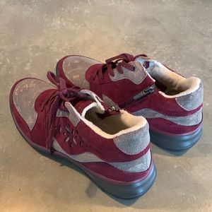 Jambu hiking boots in Maroon